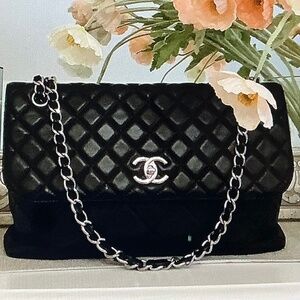 Authentic - Jumbo Chanel Flap Bag